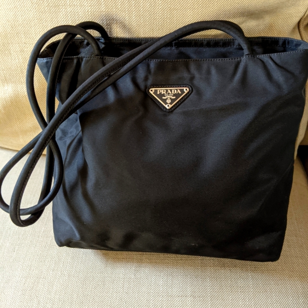 ACCEPTING OFFERS✨ Prada Bag